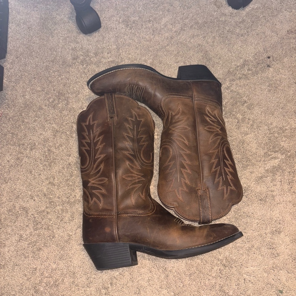 Ariat R toe Brown Boots - Picture 2 of 8